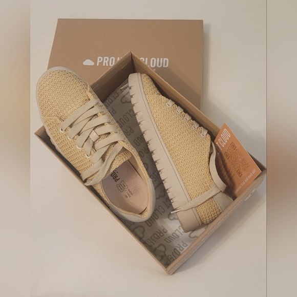 Project Cloud Paisley A Women's Foam Sneaker Vegan Leather Size 7 EUC with Box - Picture 5 of 13